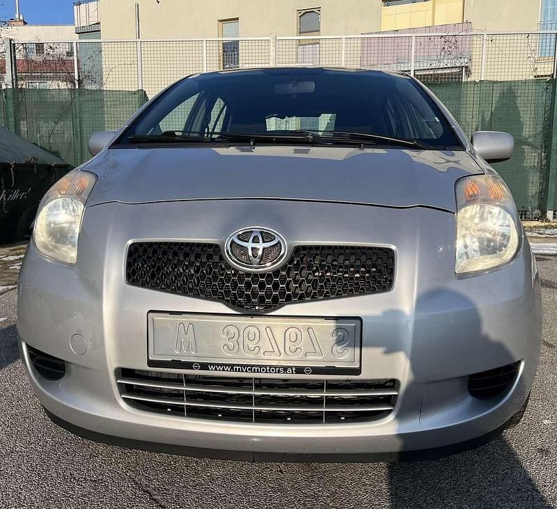 Gebraucht Toyota Yaris 87 PS (63 kW) 2007 Silber Kleinwagen