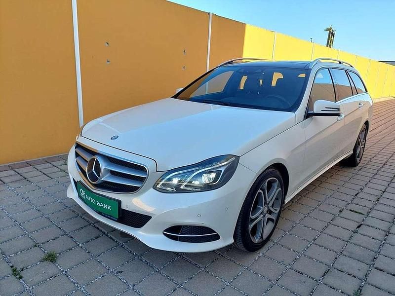 Weiß Gebraucht 2015 Mercedes E250 Avantgarde Limousine | € 15.990 (Fairer Preis) - Bild 1/4