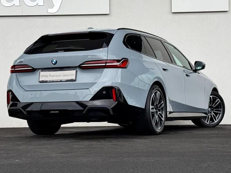 Gebraucht BMW 520 Shadowline 197 PS (144 kW) 2025 M brooklyn grau Kombi