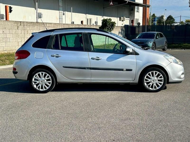 Gebraucht Renault Clio GrandTour 88 PS (64 kW) 2011 Silber Kombi