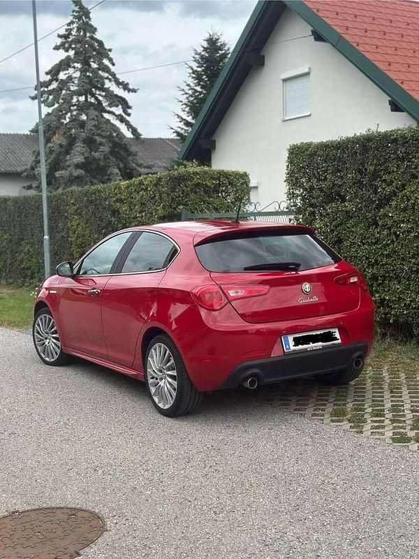 Gebraucht Alfa Romeo Giulietta Distinctive 150 PS (110 kW) 2014 Kleinwagen