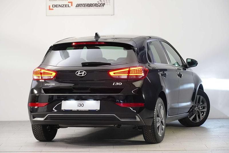 Gebraucht Hyundai i30 GO! 101 PS (74 kW) 2024 Schwarz Limousine