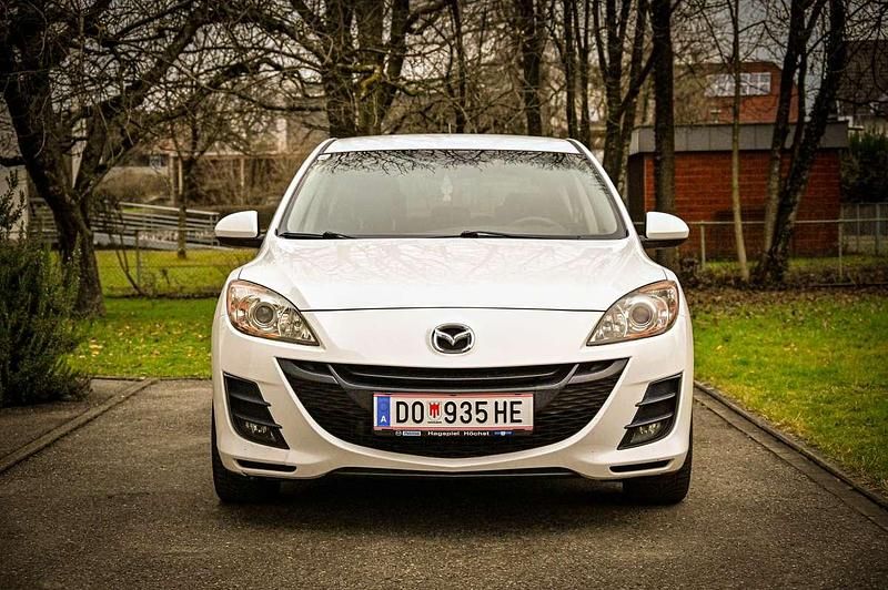 Gebraucht Mazda 3 Inclusive 105 PS (77 kW) 2011 Weiß Limousine
