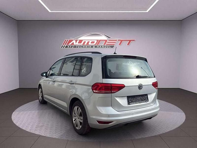 Gebraucht VW Touran Basis 116 PS (85 kW) 2019 Silber Van / Kleinbus
