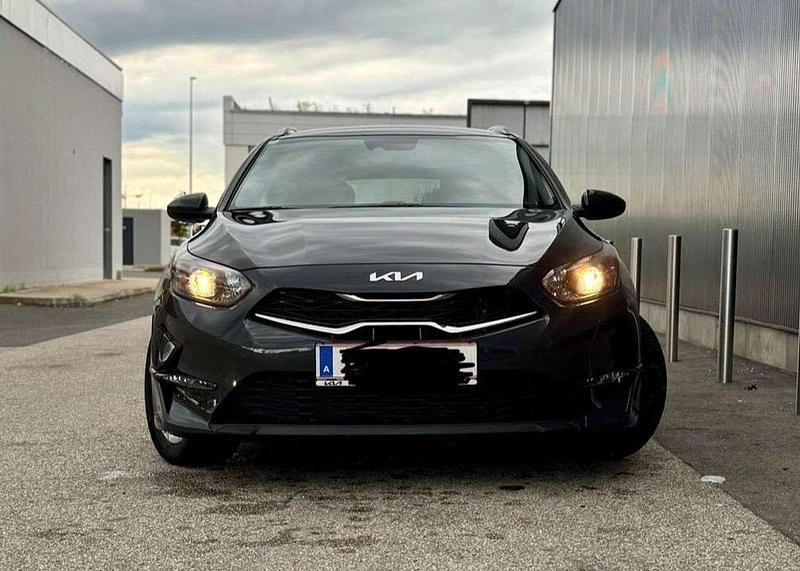 Gebraucht Kia Ceed Sportswagon Silver 120 PS (88 kW) 2021 Grau Kombi