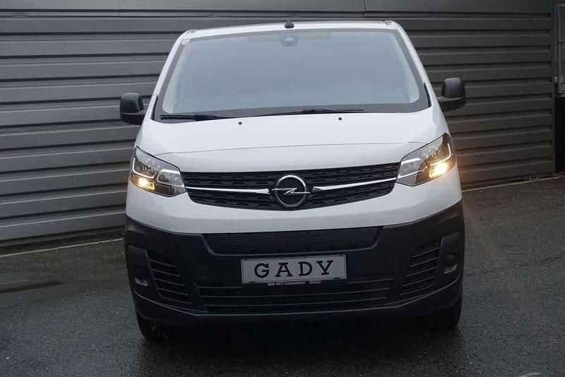 Gebraucht Opel Vivaro-e Combi Enjoy 100 kW (136 PS) 2022 Weiß Van