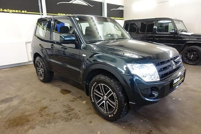 Gebraucht Mitsubishi Pajero Inform 200 PS (147 kW) 2014 Grün SUV