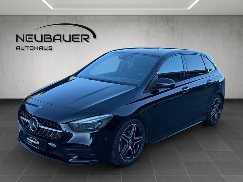 Schwarz Gebraucht 2019 Mercedes 200 AMG line Limousine | € 24.900 (Guter Preis) - Bild 1/4