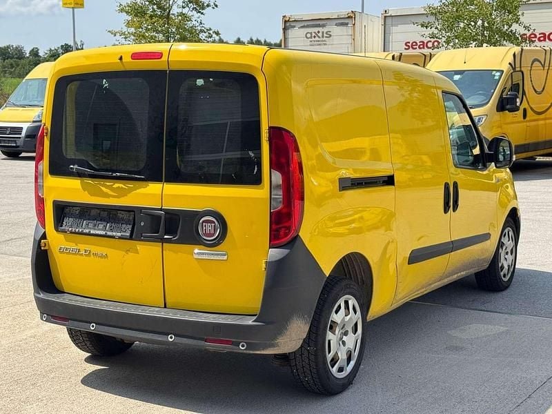 Gebraucht Fiat Doblò Basis 95 PS (69 kW) 2018 Gelb Van / Kleinbus