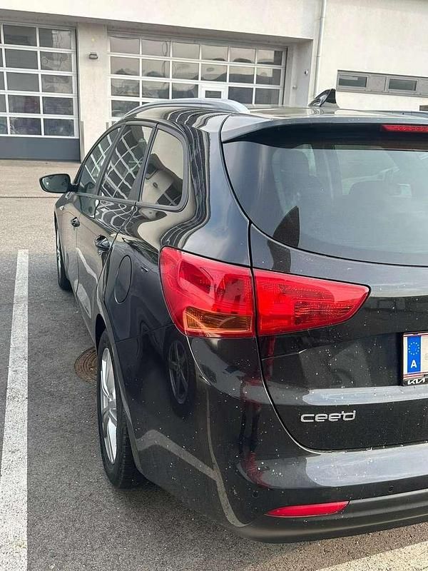 Gebraucht Kia Ceed Sportswagon Plus 110 PS (80 kW) 2018 Schwarz Kombi