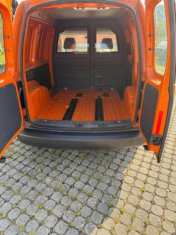 Gebraucht VW Caddy Highline 109 PS (80 kW) 2013 Orange Van / Kleinbus
