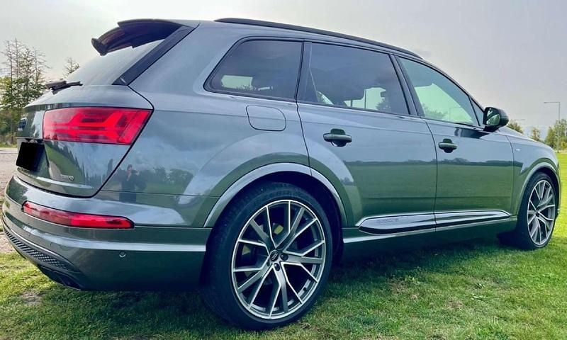 Grau Gebraucht 2017 Audi Q7 SUV | € 35.555 (Superpreis) - Bild 1/4