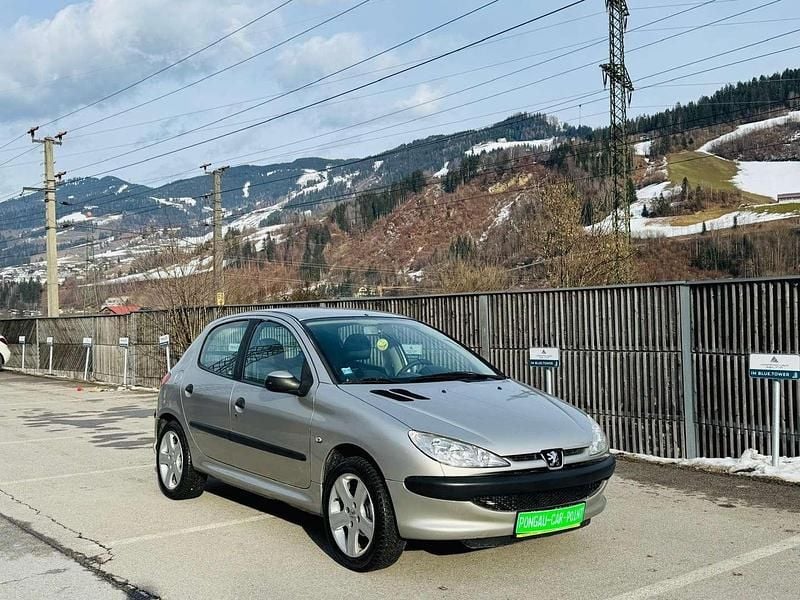Gebraucht Peugeot 206 60 PS (44 kW) 2005 Silber Limousine