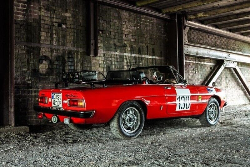 Gebraucht Alfa Romeo Spider 126 PS (92 kW) 1977 Rot Cabrio