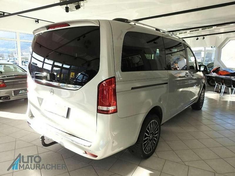 Gebraucht Mercedes V220 163 PS (119 kW) 2022 Silber Van / Kleinbus