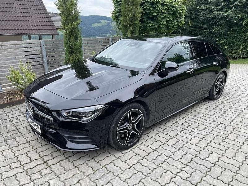 Gebraucht Mercedes CLA200 Shooting Brake 150 PS (110 kW) 2021 Schwarz Kombi