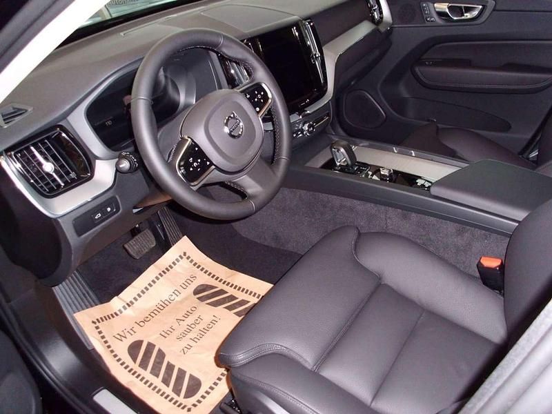 Gebraucht Volvo XC60 Plus 252 PS (185 kW) 2024 Schwarz SUV