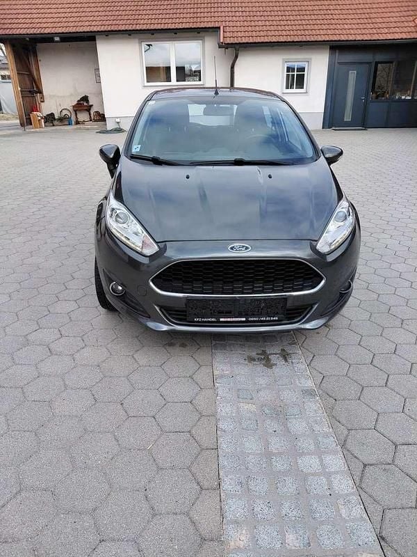 Gebraucht Ford Fiesta Trend 82 PS (60 kW) 2017 Grau Limousine