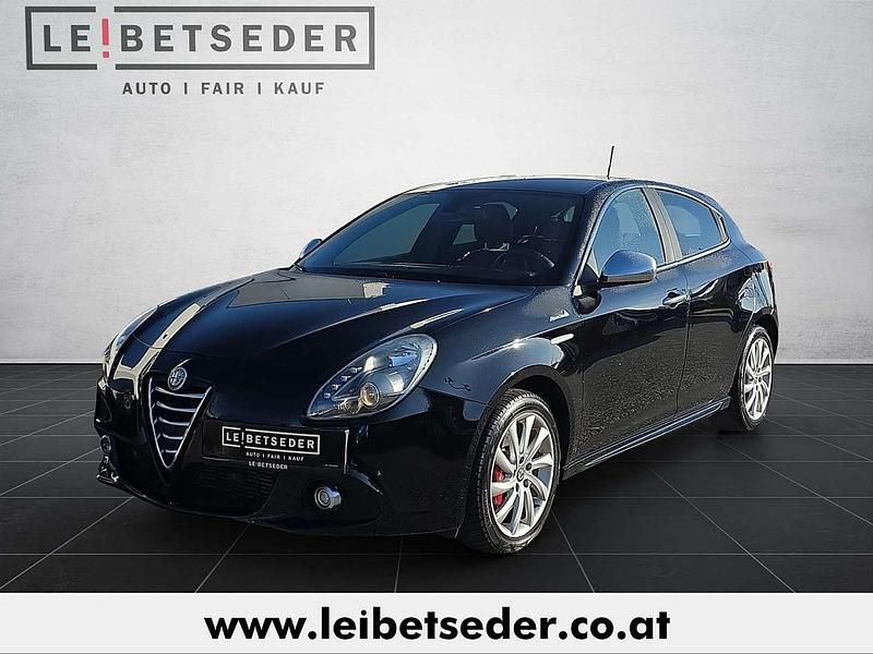 Schwarz Gebraucht 2014 Alfa Romeo Giulietta Distinctive Limousine | € 8.400 - Bild 1/4