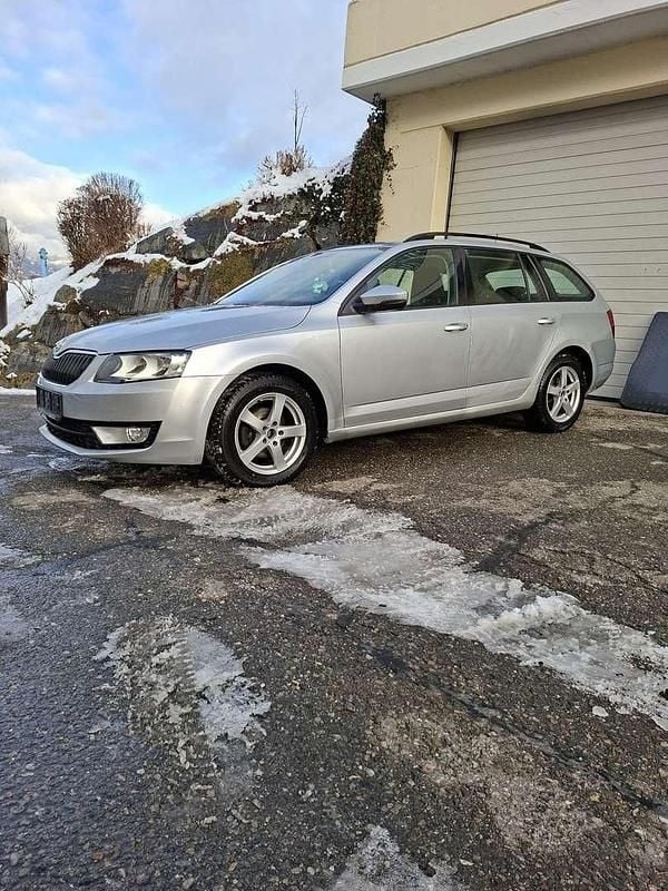 Gebraucht Skoda Octavia Elegance 105 PS (77 kW) 2015 Kleinwagen