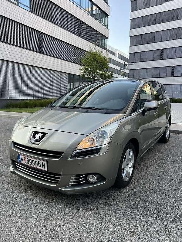 Gebraucht Peugeot 5008 Active 114 PS (83 kW) 2013 Silber Van / Kleinbus