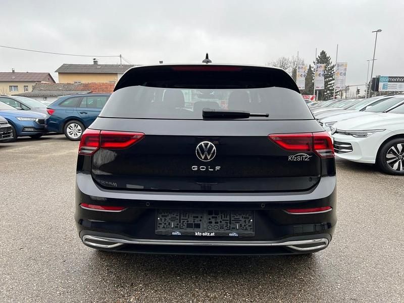 Gebraucht VW Golf Active 150 PS (110 kW) 2023 Schwarz Limousine
