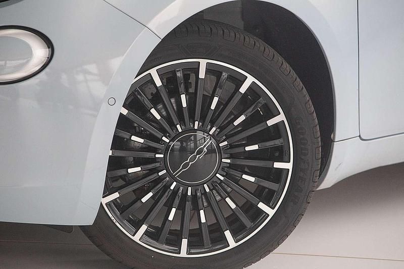 Gebraucht Fiat 500e La Prima 86 kW (118 PS) 2023 Blau Limousine