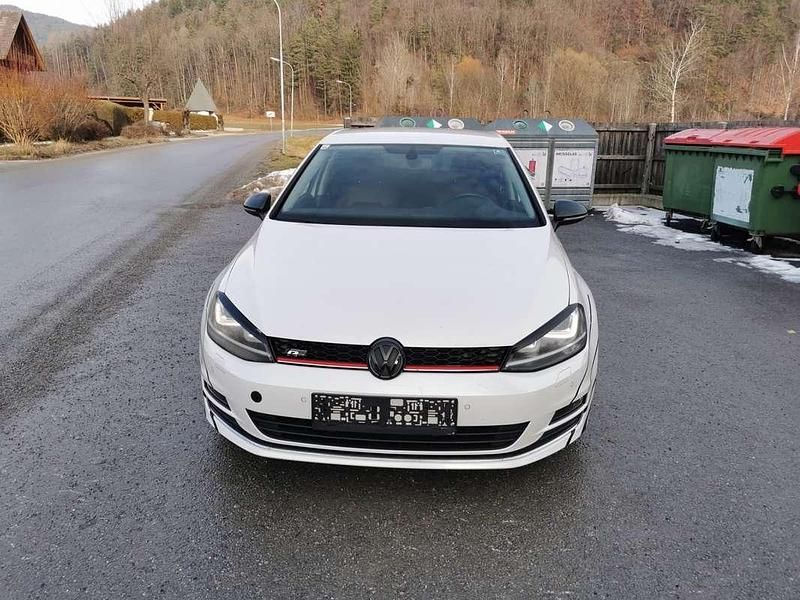 Gebraucht VW Golf VII Highline 122 PS (89 kW) 2013 Weiß Limousine