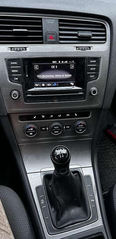 Gebraucht VW Golf VII 90 PS (66 kW) 2016 Silber Limousine