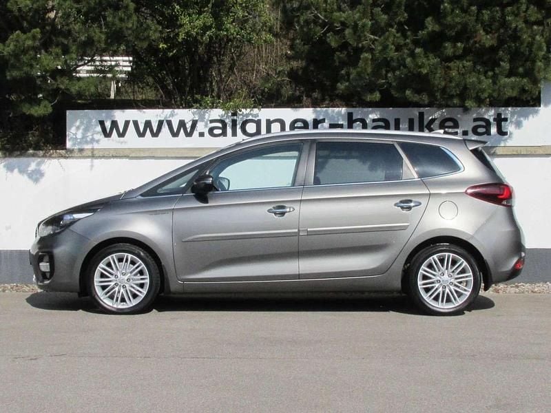 Gebraucht Kia Carens Gold 116 PS (85 kW) 2018 Grau Van / Kleinbus