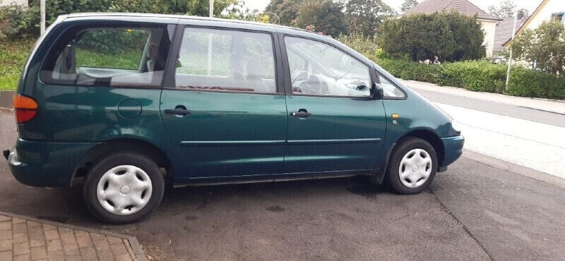 Dunkelgrün Gebraucht 1997 VW Sharan Van / Kleinbus | € 6.900 - Bild 1/4