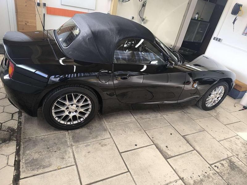Gebraucht BMW Z4 170 PS (125 kW) 2004 Schwarz Cabrio