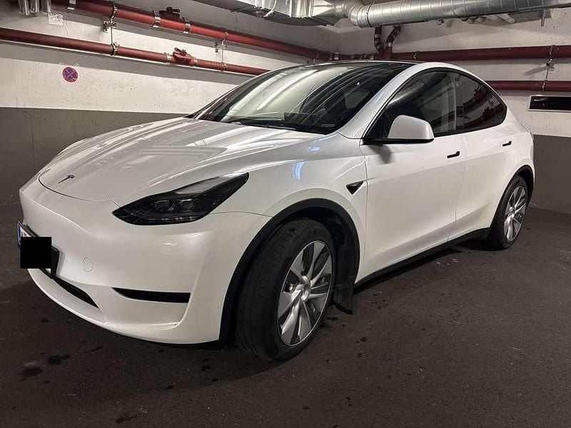Weiß Gebraucht 2024 Tesla Model Y RWD SUV | € 35.900 (Fairer Preis) - Bild 1/4