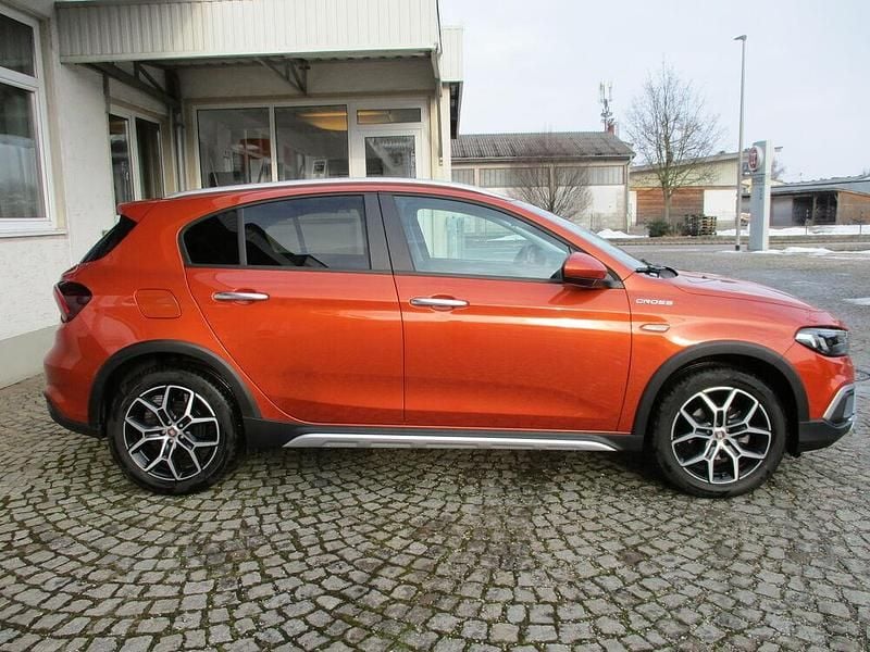 Gebraucht Fiat Tipo Cross 101 PS (74 kW) 2023 Orange Limousine