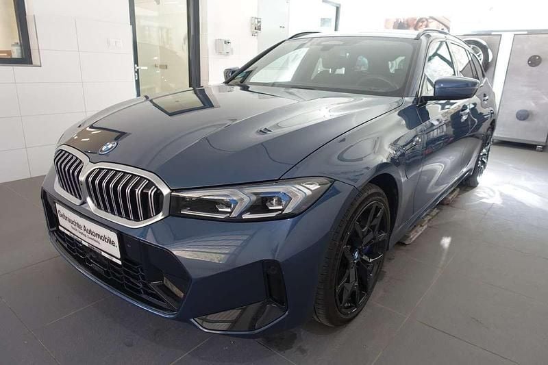 Gebraucht BMW 330e Shadowline 184 PS (135 kW) 2025 Blau Kombi