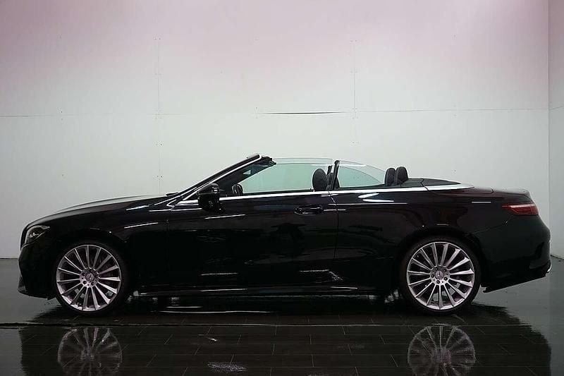 Gebraucht Mercedes E200 AMG 197 PS (144 kW) 2022 Schwarz Cabrio