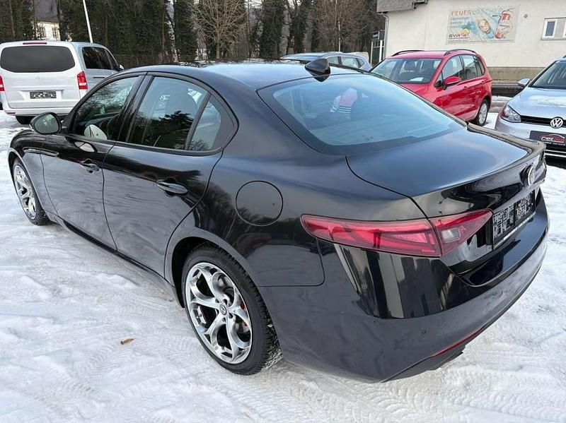 Gebraucht Alfa Romeo Giulia Super 160 PS (117 kW) 2021 Schwarz Limousine