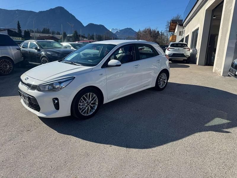 Gebraucht Kia Rio 90 PS (66 kW) 2018 Weiß Limousine