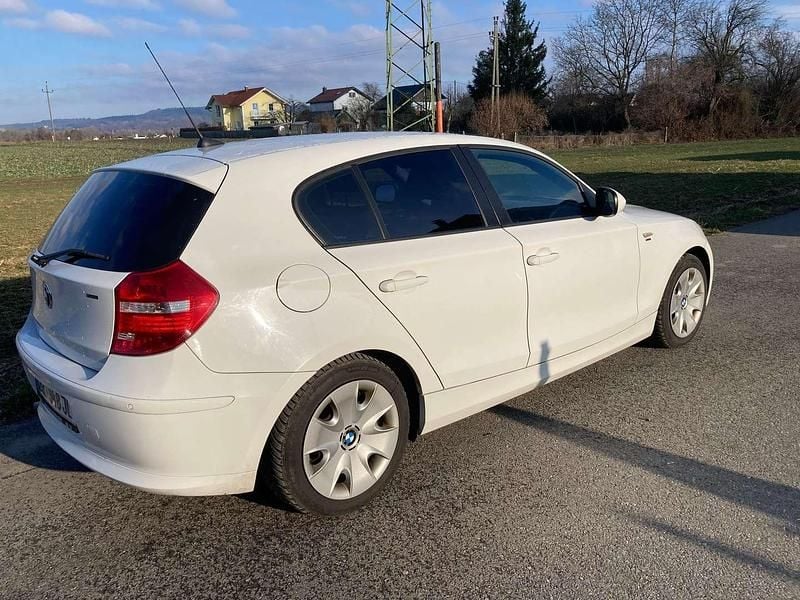 Gebraucht BMW 116 116 PS (85 kW) 2010 Weiß Kleinwagen