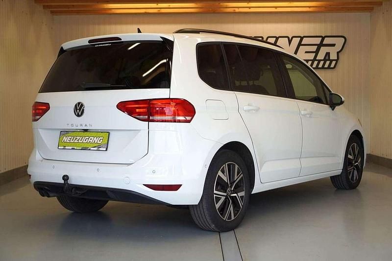 Gebraucht VW Touran R 150 PS (110 kW) 2023 Weiß Van / Kleinbus