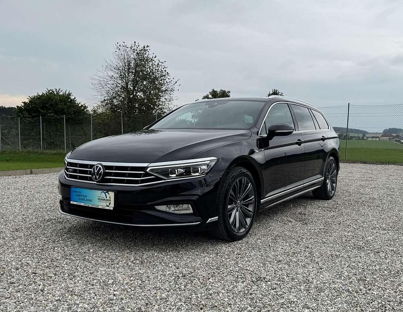 Gebraucht VW Passat R 150 PS (110 kW) 2023 Schwarz Kombi