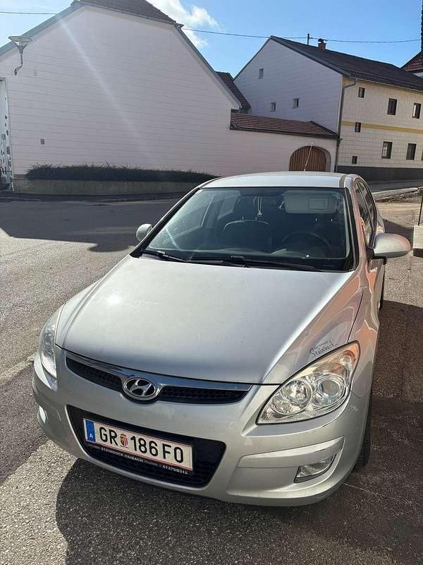 Gebraucht Hyundai i30 105 PS (77 kW) 2008 Silber Kleinwagen