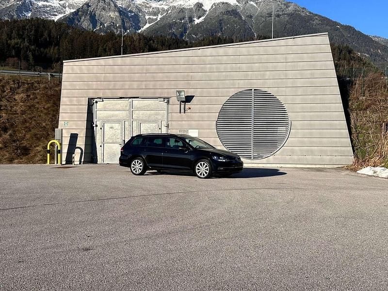 Gebraucht VW Golf VII Comfortline 116 PS (85 kW) 2018 Schwarz Kombi