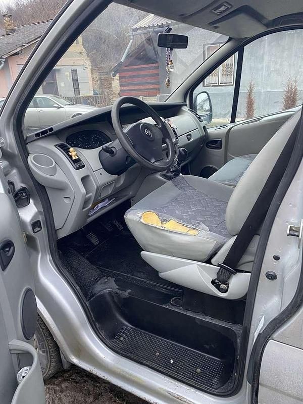 Gebraucht Opel Vivaro 101 PS (74 kW) 2003 Silber Van / Kleinbus