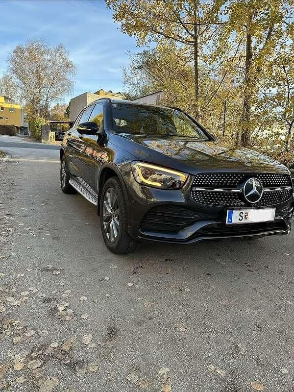Gebraucht Mercedes GLC300 194 PS (142 kW) 2020 Schwarz SUV