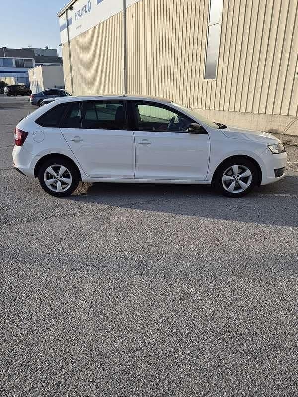 Gebraucht Skoda Rapid Sport 110 PS (80 kW) 2015 Kleinwagen