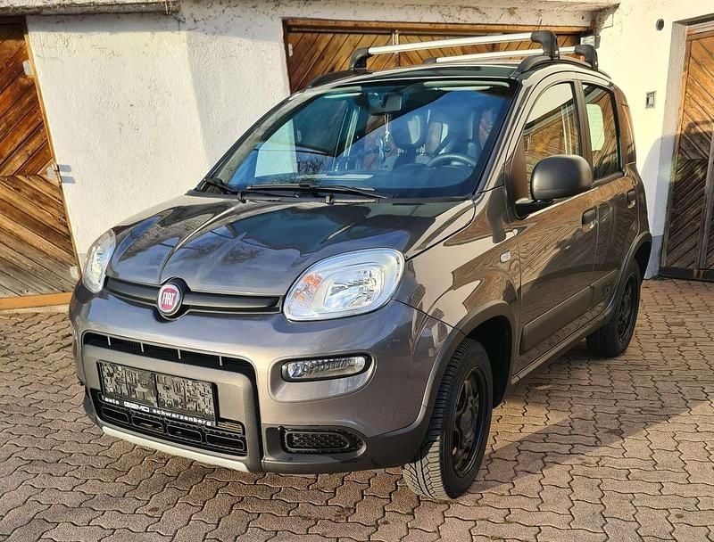 Gebraucht Fiat Panda 4x4 84 PS (61 kW) 2019 Grau Kleinwagen