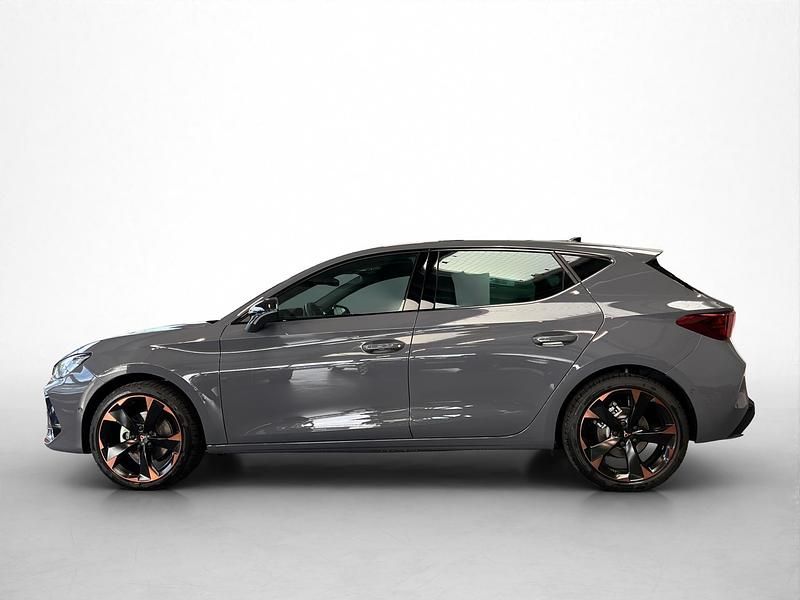 Neu Cupra Leon 150 PS (110 kW) 2025 Grau Limousine