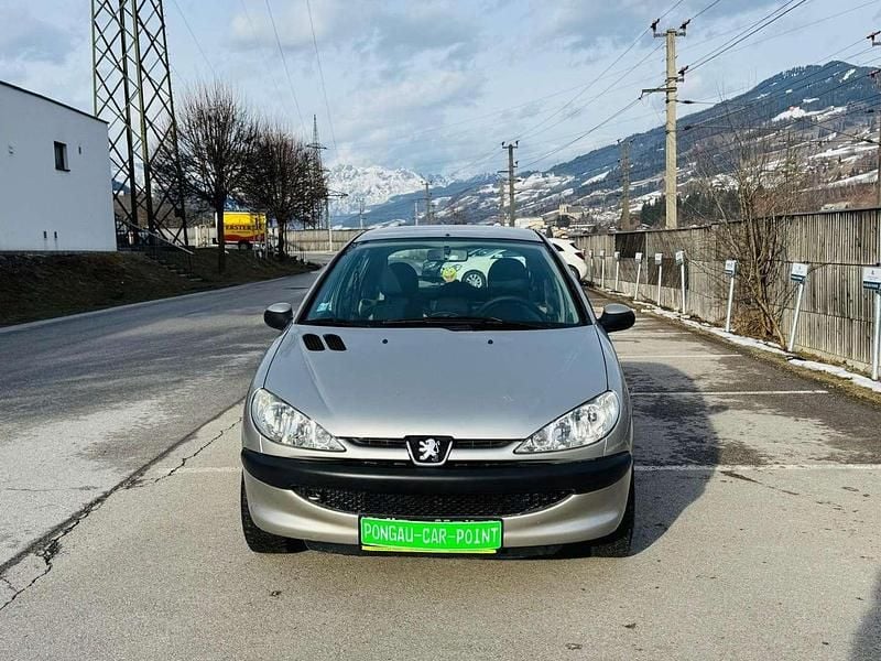 Gebraucht Peugeot 206 60 PS (44 kW) 2005 Silber Limousine