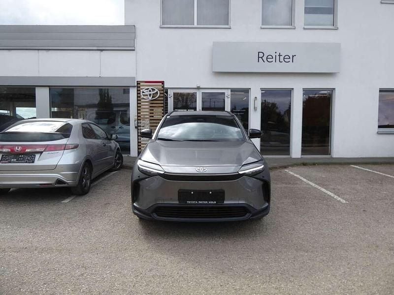 Grau Neu 2025 Toyota bZ4X Comfort SUV | € 42.990 (Fairer Preis) - Bild 1/4